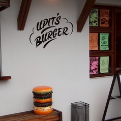upit s Burger アピッツバーガー 衣笠店の外観2
