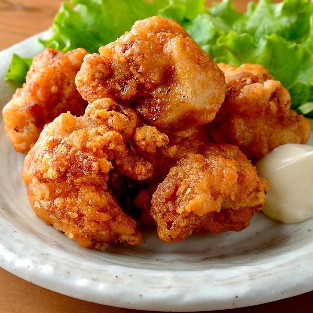 当店自慢の「極みの唐揚げ」は、ジューシーな鶏肉の旨みを極限まで引き出したやみつき必至の一品。