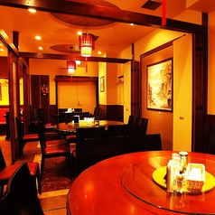 会社宴会や同窓会にもどうぞ♪各人数に合わせて、個室をご用意！最大60名様までご利用頂けます。円卓個室は宴会に最適！中華といえば円卓、1つのテーブルで囲んで食べる料理は格別です。角がない円卓は無意識に緊張感が和らぎ、リラックスして食事して頂けます。銀座で中華のお店をお探しならぜひ当店で★