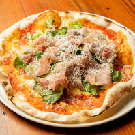 一からその場で丁寧に生地から作る石窯ピザ500円(込)