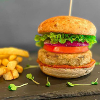 目でも楽しめる料理をジャンル豊富に演出します☆