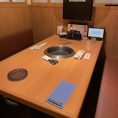TV付テーブル席個室です