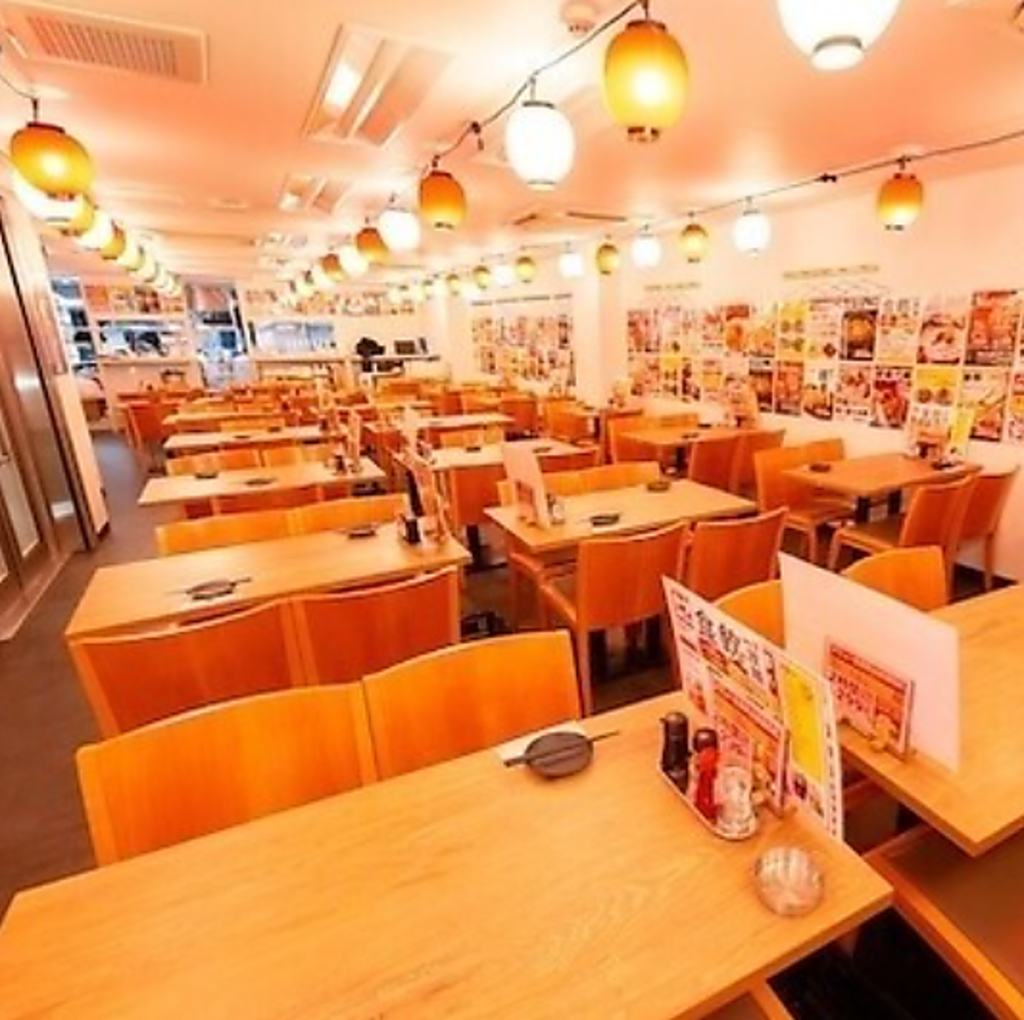 大人数でのご宴会も可能な稼働式テーブル席♪テーブル席でわちゃわちゃ思う存分楽しめちゃいます♪