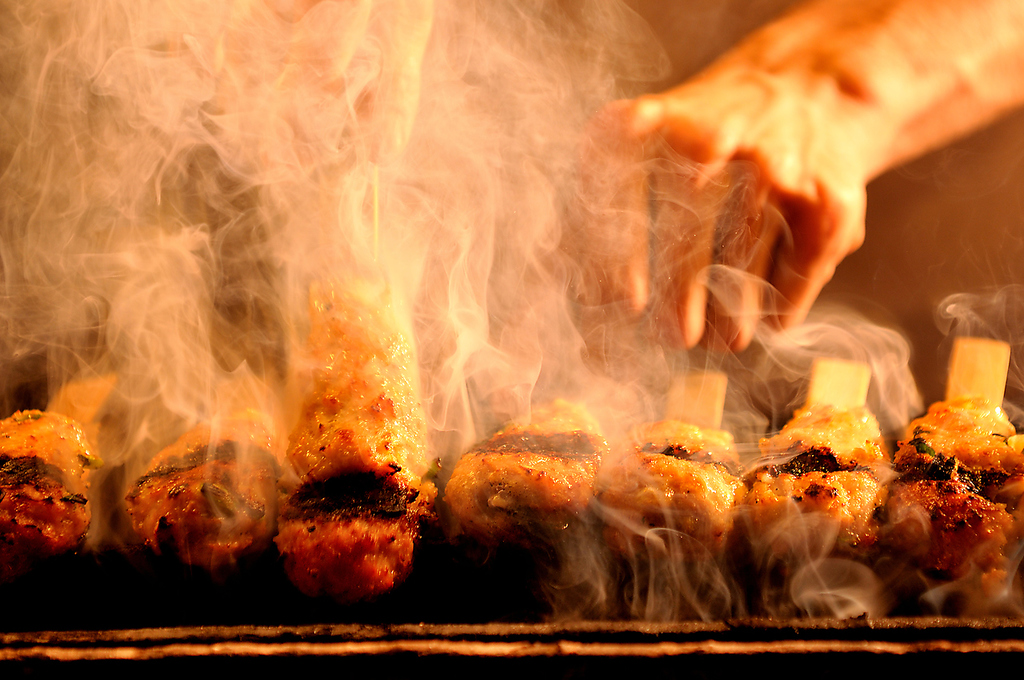 煙までもうもうと旨い！あのVIPも通う「桃太楼」宴会40名。