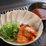 自家製タレと一緒に食べる絶品蒸しブタは好評です！