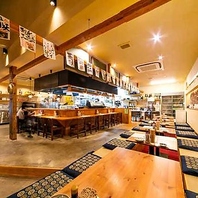 カウンター席は気軽に立ち寄れる雰囲気です♪