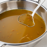 【カレースープ】マイルドなカレーに特製エスニックスパイスをお好みで加えることが出来るスープです