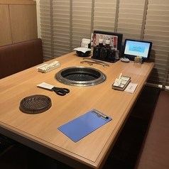 テーブル席個室です