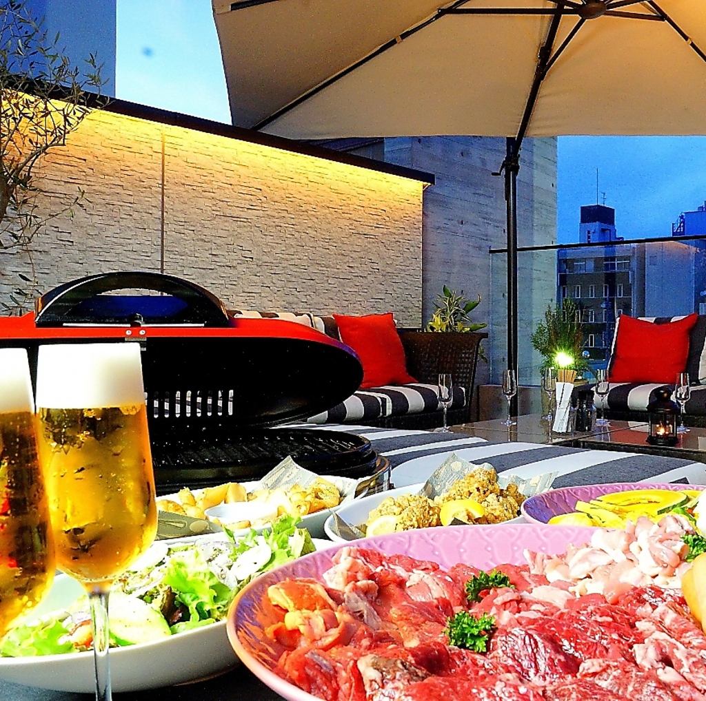 夜風にあたりながらBBQできる開放感のあるテラス席♪会社仲間やお友達と贅沢なひとときを過ごせます