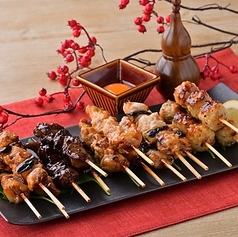 店内の焼き台で焼き上げる焼き鳥も!