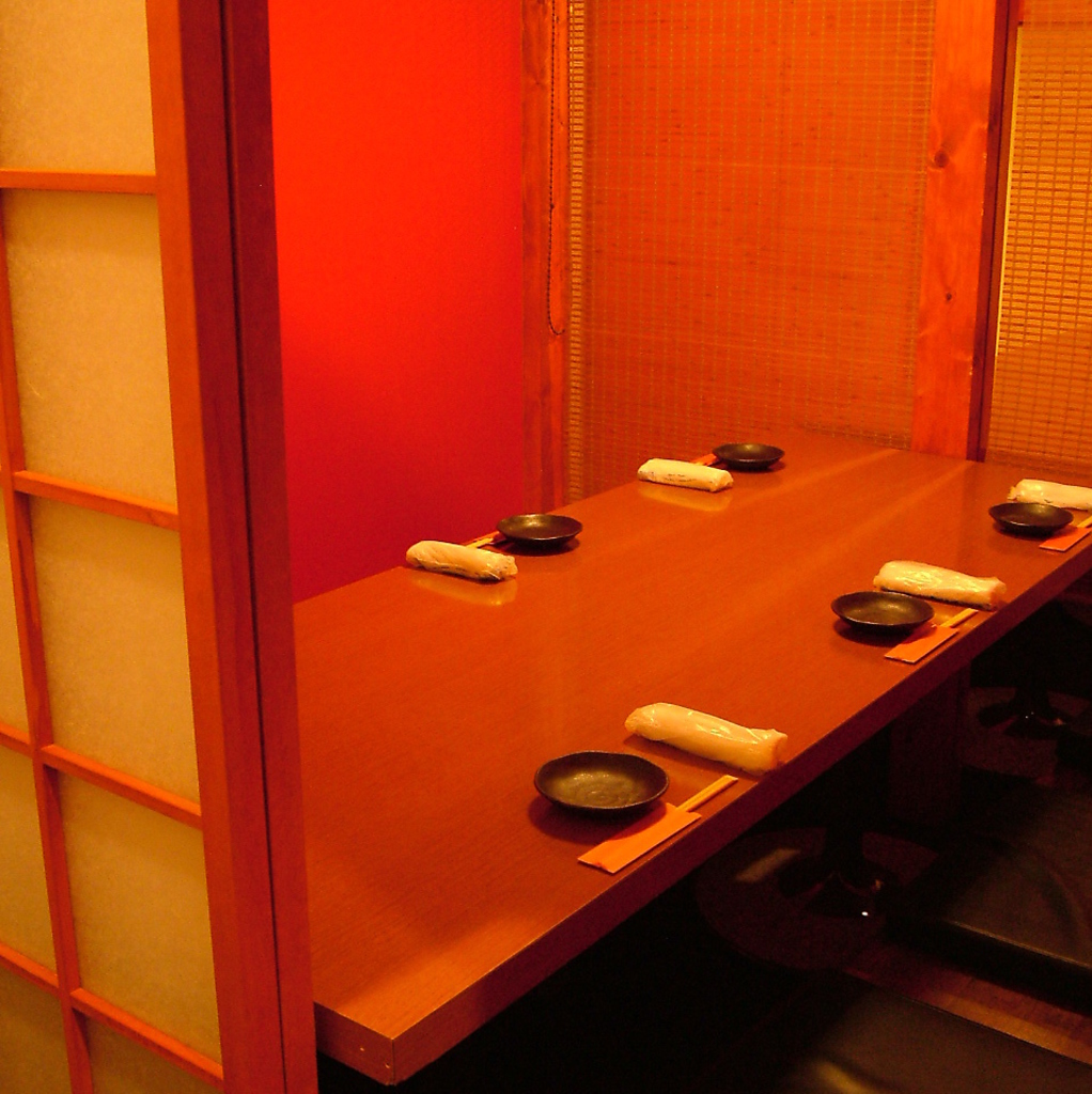 2階と3階は全席掘りごたつ席。5～9名など少人数でも個室としてゆっくりとお楽しみいただけます。