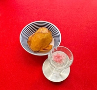 【季節限定】桜酒+芋洗坂チップス