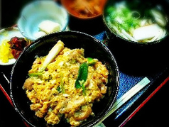 きぬがさ丼（みそ汁付）