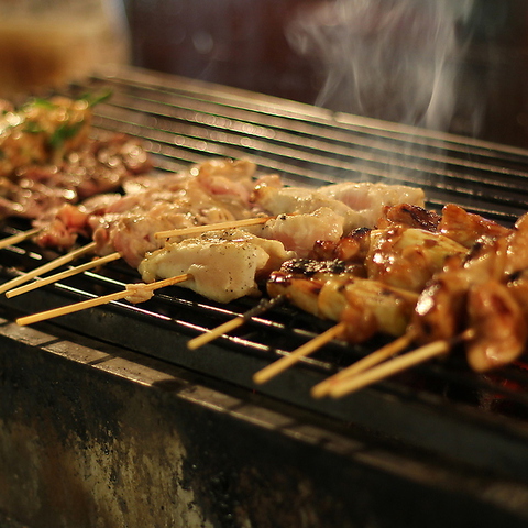 夜は1人1500円以上、ご飲食される方の人数での予約でお願いします。2歳以下は含まない