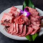 日本全国より仕入れた中から、高品質なブランド牛や和牛を使った焼肉を食べ放題でお楽しみ頂けます！