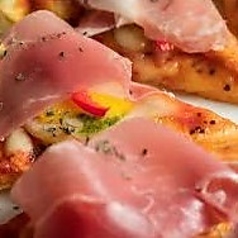 ダイニング M ピザ 8カット (高級クリームチーズと高級生ハムのピザ)