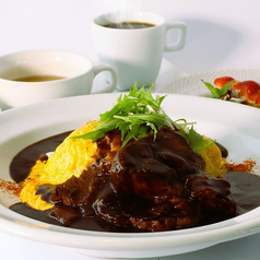 【一番人気】自家製ポークシチューオムライス 1,800円（税込 1,980円）