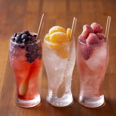 贅沢果実をつかったサワーはSNS映え抜群！いちご、みかん、マンゴーなどをご用意しておりますの写真