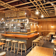 【気軽に立ち寄れるカウンター席】