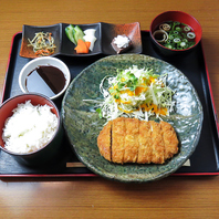 ボリューム◎定食の種類も豊富にご用意しております！