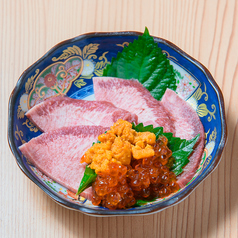 霜降りタン刺し~うにいくら添え~