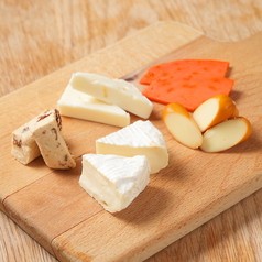 チーズの盛り合わせ　3種盛り