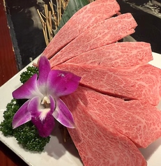 極上ロース(肩から腰にかけての部位で、脂に甘みのあるやわらかい赤身肉です。)