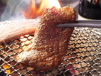 カルビから和牛まで色々なお肉を備長炭で！