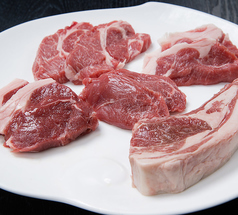 羊肉の希少部位を食べ比べできます☆