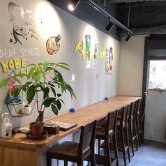 おひとり様に人気なカウンター席。