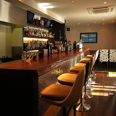 目の前で調理する様子を眺めながら、お食事を楽しめるのがカウンター席の醍醐味です◎食材が焼ける音や香りが食欲をそそり、五感で料理を味わうことができます。臨場感あふれるひとときを、ぜひご体験くださいませ♪