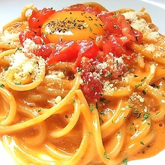 トマトをふんだんに使用したオリジナルの「トマトカルボナーラ」