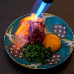 名物 牛の炙りユッケ