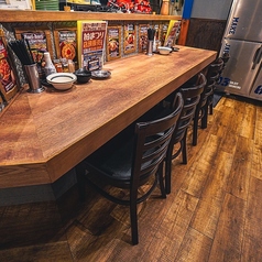 お一人様でも気軽に★スタッフも目の前にいるので馴染みのスタッフと乾杯！