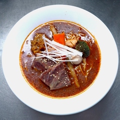 牛ホッペの煮込スパイスラーメン羊骨スープ
