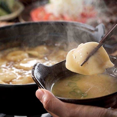 コラーゲンたっぷり！自慢の鶏白湯スープ「炊き餃子」の写真