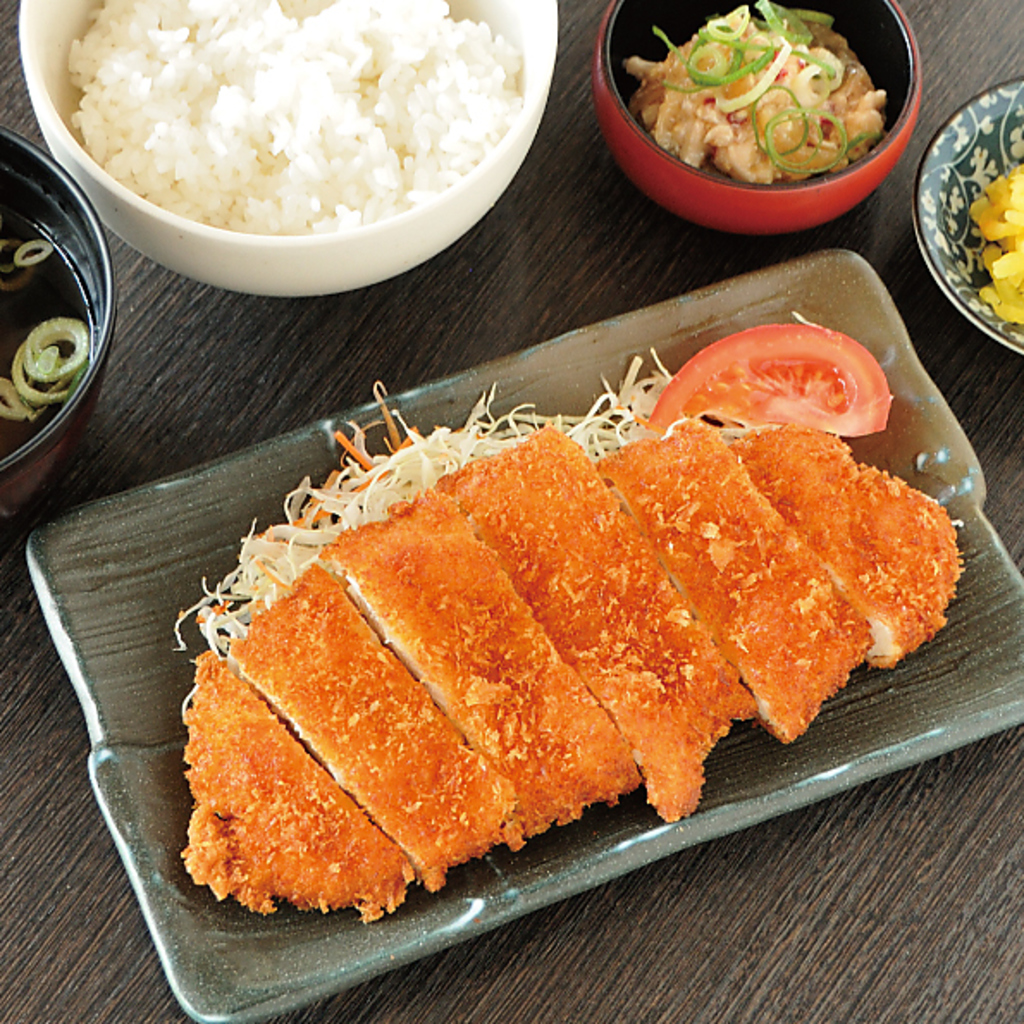 昼から酒場で楽しむ、鶏膳の味わいランチ！
