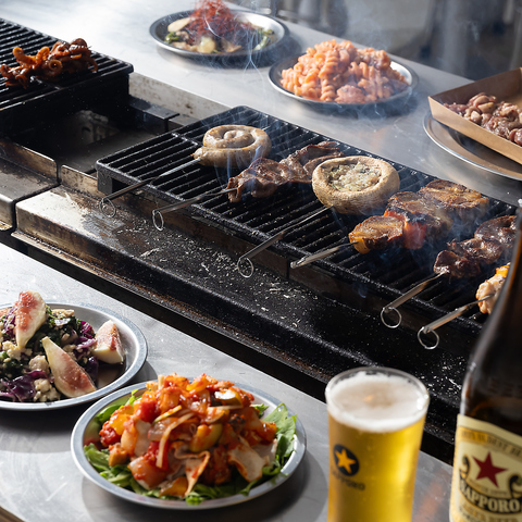 【中目黒駅3分】羅臼産の炭火の焼き台でBBQスタイルで楽しめる串焼きが自慢！