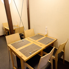 特別な人との思い出をつくりたい方には、1階の4名様用テーブル席をおすすめ！落ち着いた空間で大切な時間を過ごすことができるので、特別なディナーや記念日にも最適です♪素敵な料理とともに、心に残る思い出を作っていただけます◎