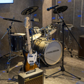 ◆楽器利用◆当店は、ドラムとベースを置いておりお客様でもご使用いただけます！弾けるよって方はぜひ触ってみてください♪二次会の出し物でもご活用ください！