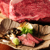 大切な人と過ごす特別な夜に、大阪ごはんMON.で贅沢なひとときを。炭火焼きのなにわ黒牛、泉州野菜などを彩り豊かなお料理を、落ち着いた和モダン空間でお楽みいただけます♪