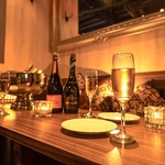 八丁堀駅より徒歩10秒。裏路地にひっそりと佇む隠れ家ダイニング。