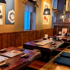 足を伸ばしてゆったり寛げる掘りごたつ席は、大人数の宴会や飲み会、賑やかな歓送迎会にイチオシです◎一体感のある宴が実現します♪こだわりの焼き鳥や炊きたて釜飯を囲みながら美味しいお酒を酌み交わせば、会社仲間やご友人との絆もグッと深まること間違いなしの主役級空間です!