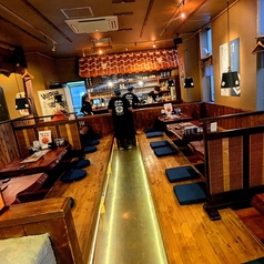 お店全体を貸し切って、最大60名様までの大規模なご宴会が可能です!会社宴会や歓送迎会はもちろん、結婚式の二次会や、ご友人・ご家族を大勢集めた誕生日パーティーなど、特別な日を大人数で派手に盛り上げたい時に最適◎詳細な人数やご予算、演出等はお電話にてお気軽にお問い合わせ下さい