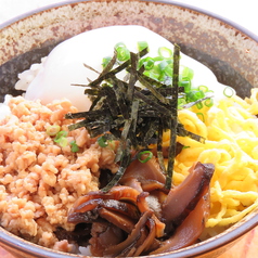 味噌そぼろ丼（温玉入）