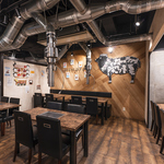 増席したばかりで明るく広々とした店内！接待やご家族でのご利用にもおすすめの空間をご用意。