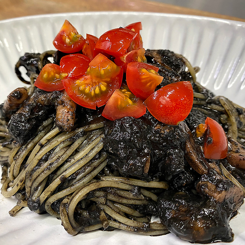 24時間営業のカフェ＆ダイニング★オリジナルな世界各国のお料理を楽しめます。