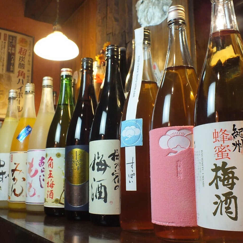 ビールや地酒・焼酎、キンキンの凍結サワーやイタリア直送の樽生ワインなど、100種類以上の品揃え！