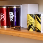 店内でオリジナルグッズの販売も行っております♪