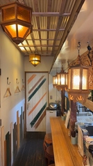 お一人様も気軽に立ち寄れるカウンター席をご用意しています。お惣菜と飲み放題が付いたカウンター限定のコースもございます♪